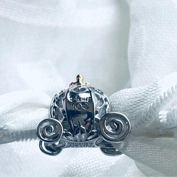 🏰 NWOT LOT Princess Cinderella  & her Enchanted Carriage Charms✨💙 - Picture 10 of 16